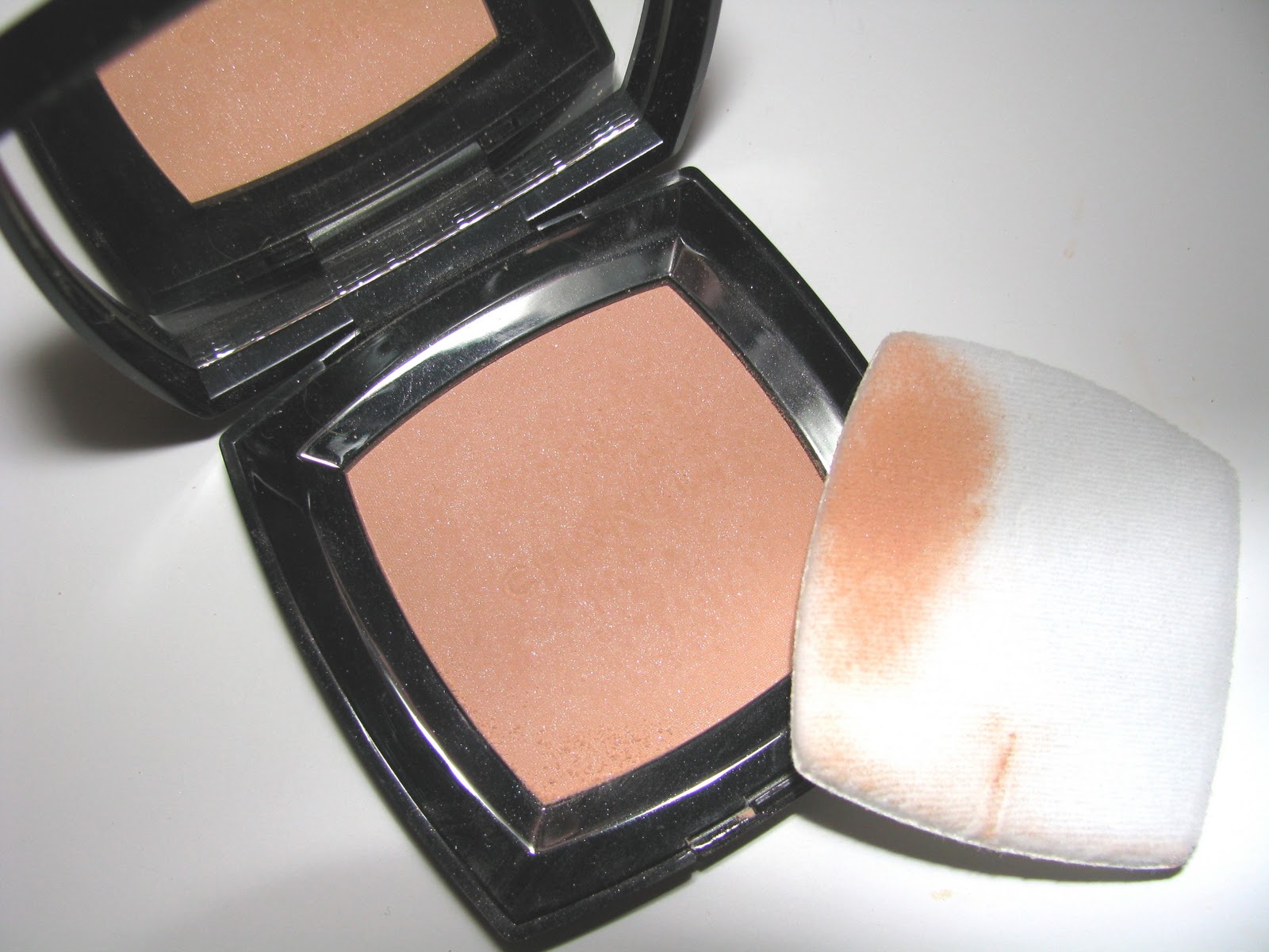 Chanel Makeup Universel Compact Natural Finish Pressed Powder with brush  Applicator Compact - Price in India, Buy Chanel Makeup Universel Compact  Natural Finish Pressed Powder with brush Applicator Compact Online In India
