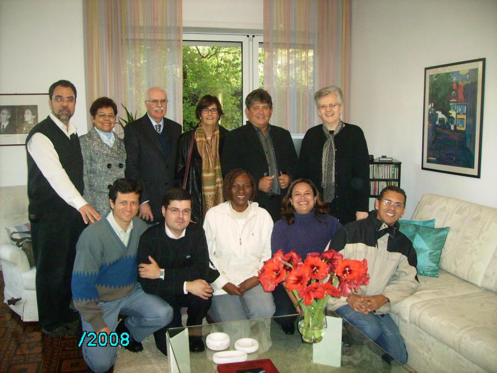 [Delegação+do+Brasil+na+sala+de+Chiara.JPG]