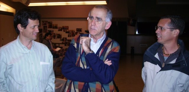 [Jorge+com+os+brasileiros.JPG]