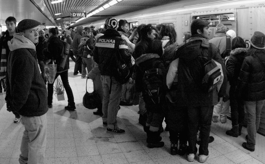 [crowded_platform_crop.jpg]