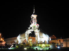 Statue near Wat Phra Khaeo