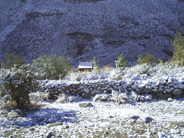 Esta Refugio esta rodeado de Muros de piedra "Pircas" hechas por los Antiguos.