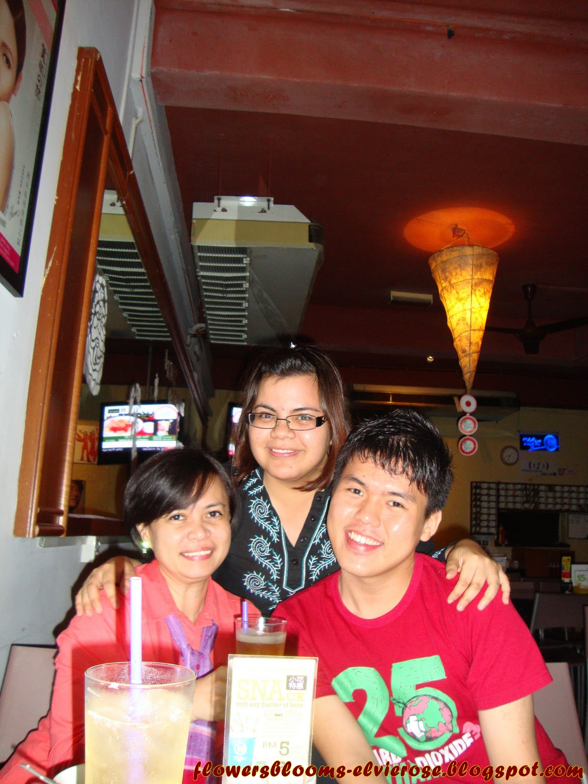 FLOWERSBLOOMS by "Elvie" Wings Musicafe Melaka (Malaysia)