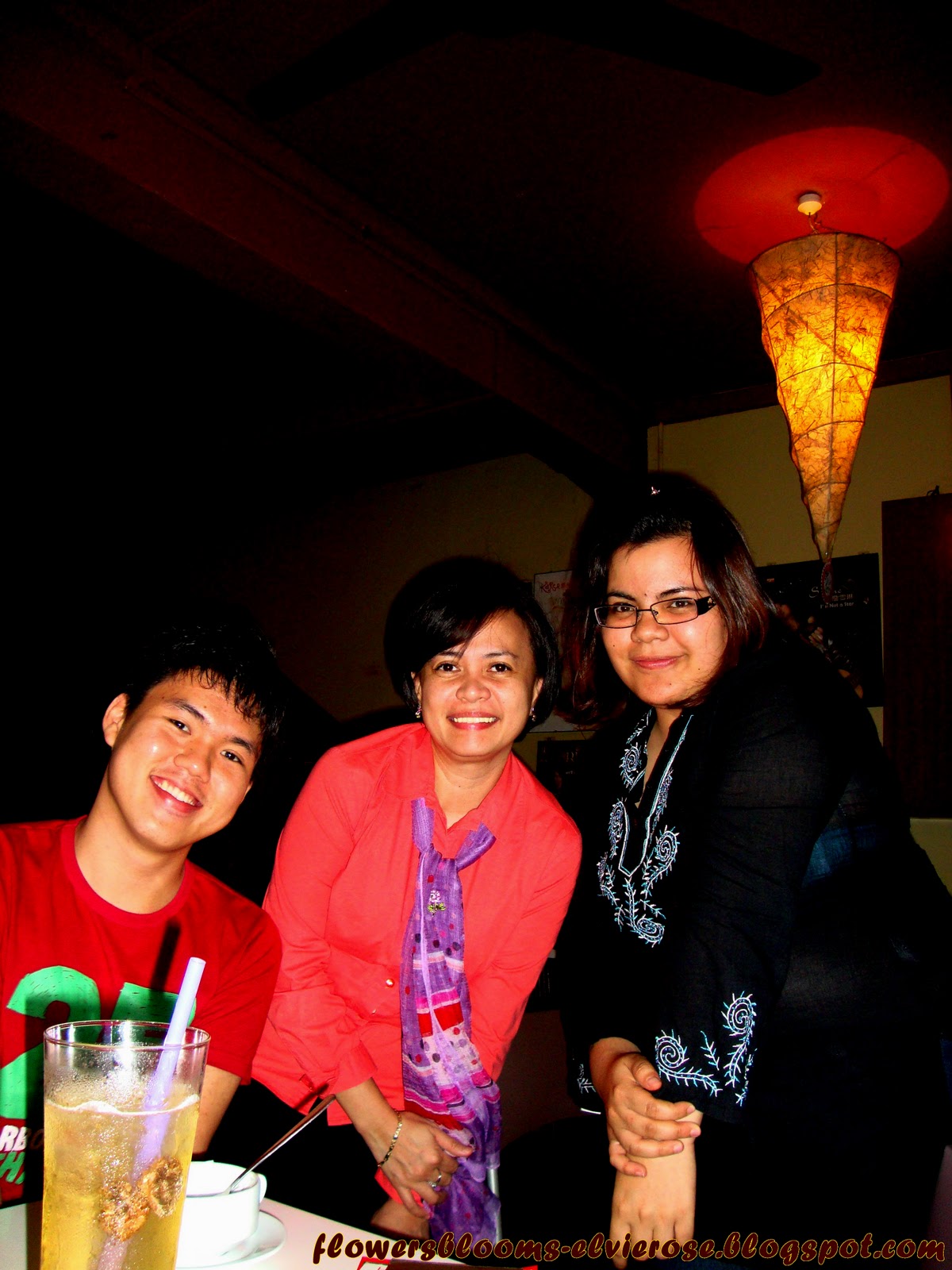 FLOWERSBLOOMS by "Elvie" Wings Musicafe Melaka (Malaysia)