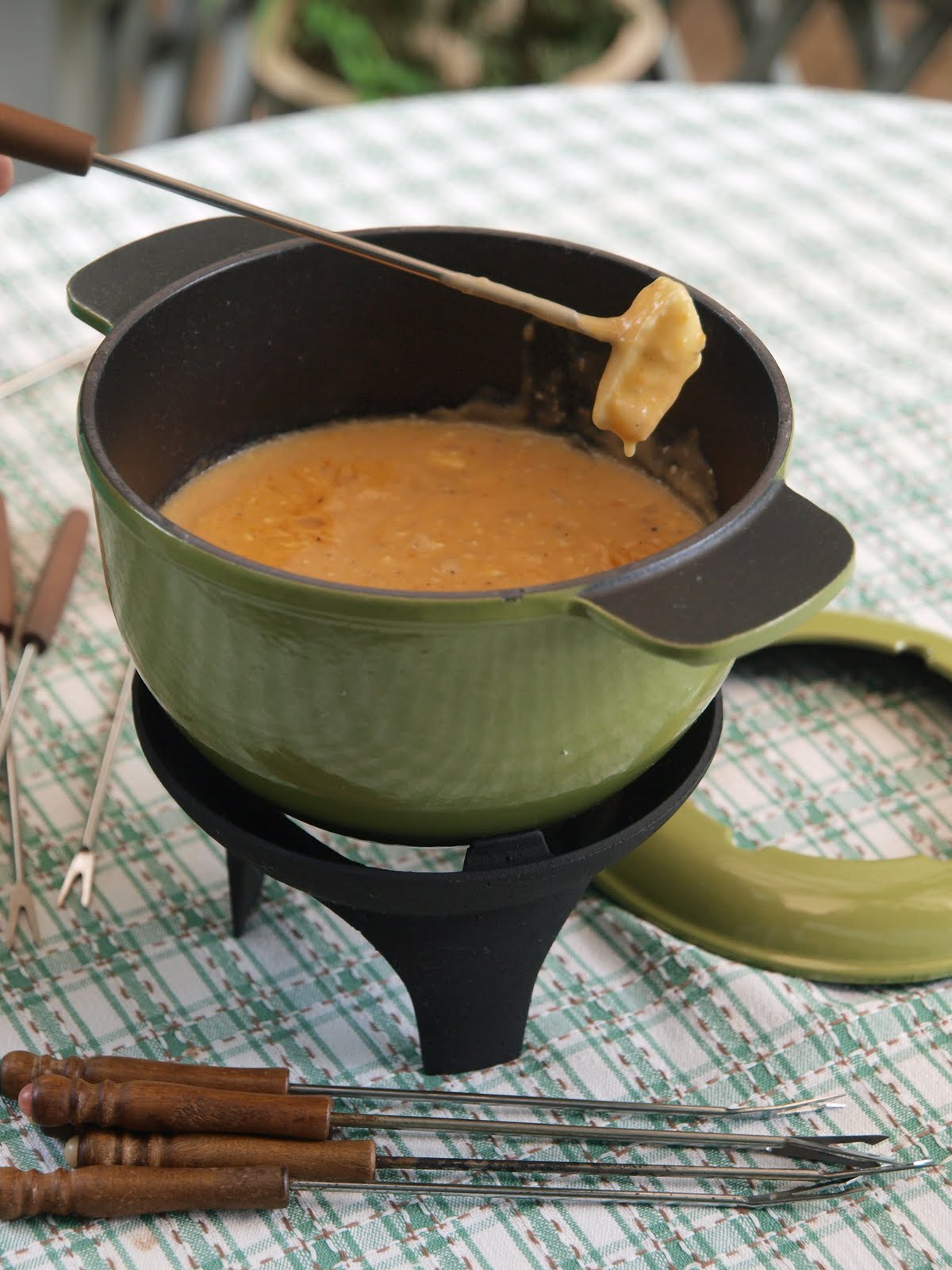 Cheddar Cheese & Tomato Fondue Cooking with Marina Mustafa