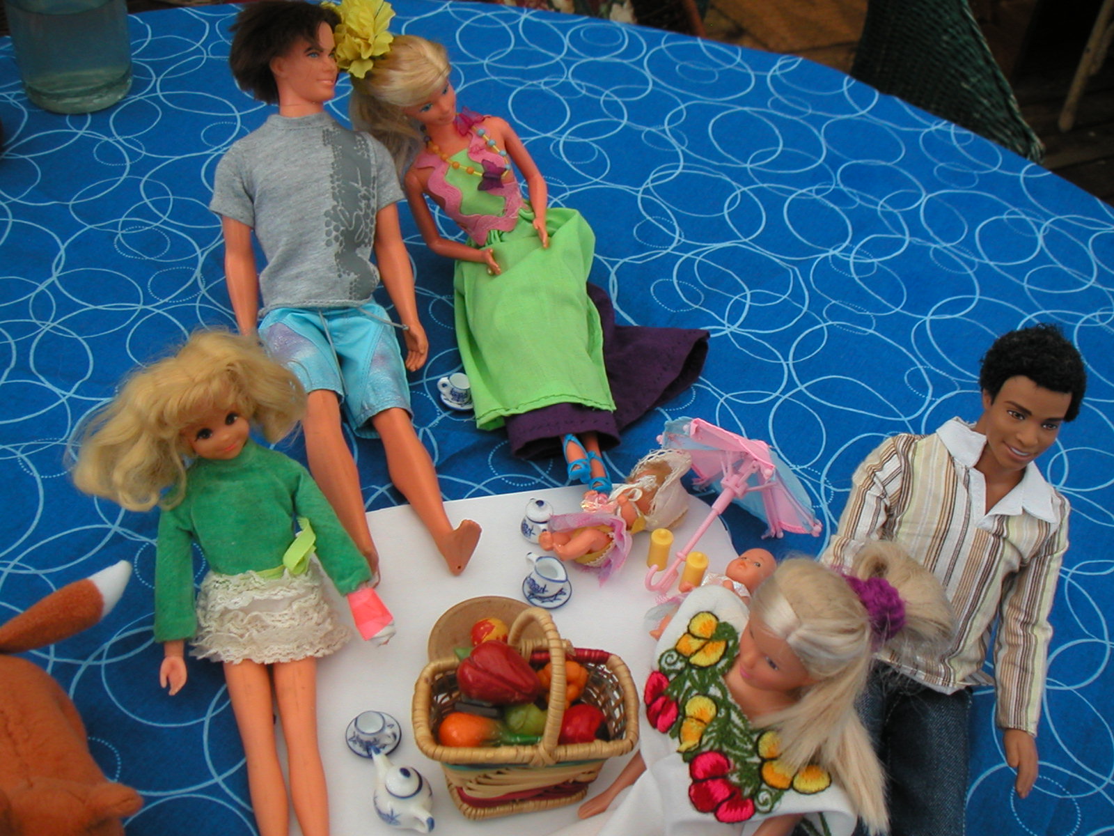 [Barbie+picnic.jpg]