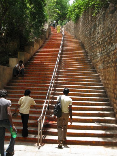 [1.1217168100.tirumala-foot-path.jpg]