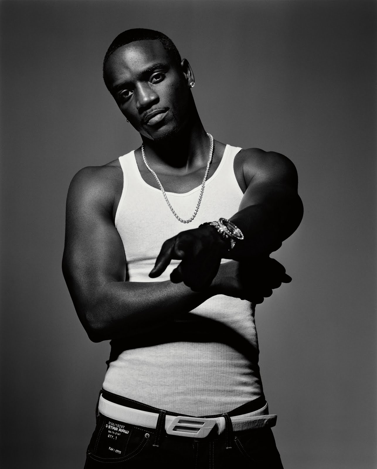 http://1.bp.blogspot.com/_F7VyqdGt8go/TJSeqJ_aTQI/AAAAAAAABTo/tlIXQhcHwk0/s1600/akon-picture-1.jpg