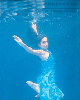 Amna haq barefoot in water