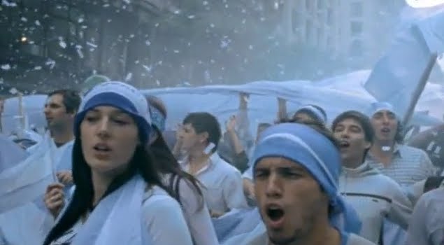 Un spot publicitario pide a los argentinos que dejen de ponerse camisetas extranjeras