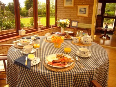 [breakfast_table.jpg]