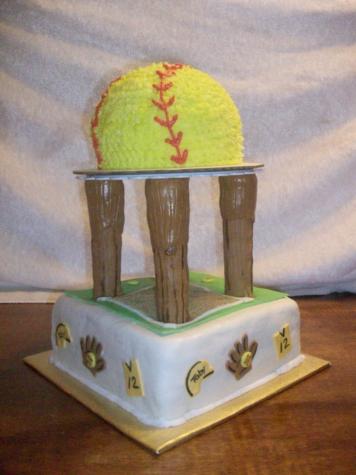 Aimee's Cakes: Softball Cake