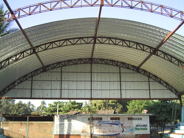 TECHO CURVO CON ARMADURAS Y FALDON