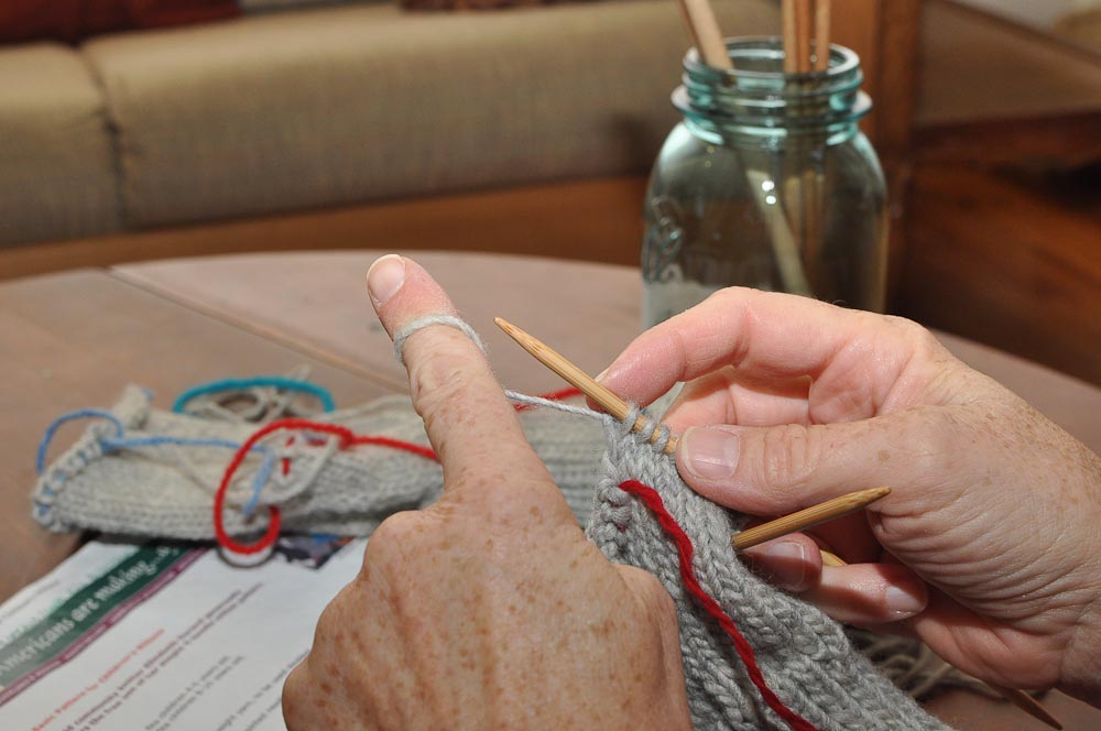 Modified Mitten Cast Two Left Feet: how to knit a mitten, part 2: beginning of hand and ...