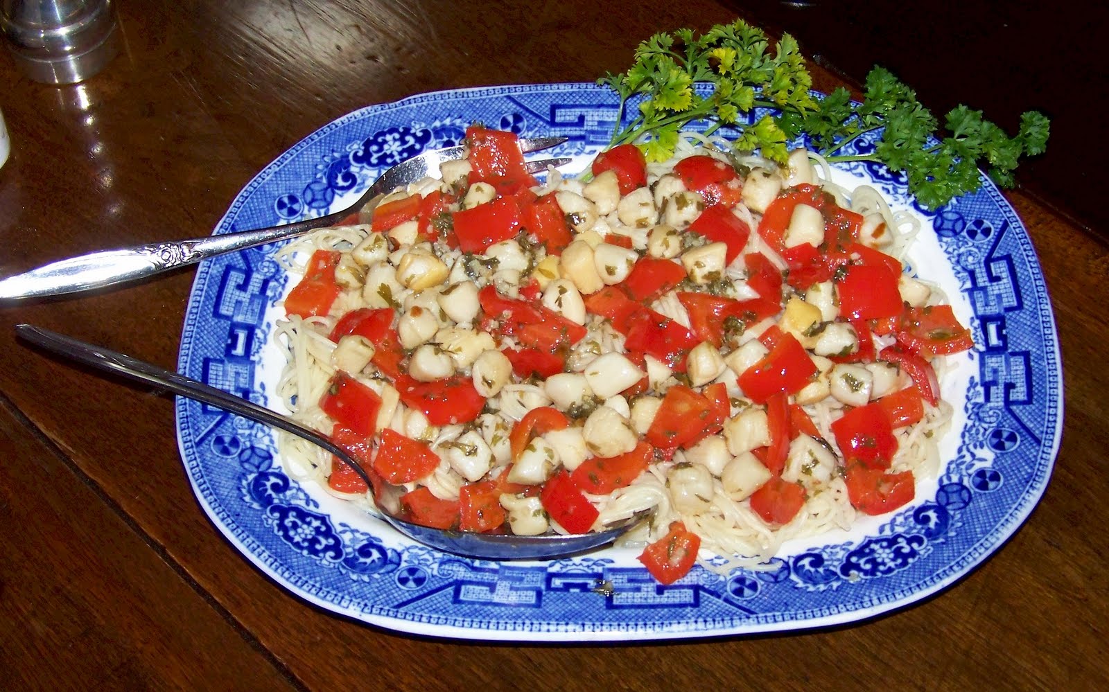 Grilling and Gourmet Cooking Scallops in Garlic/Red Pepper Sauce