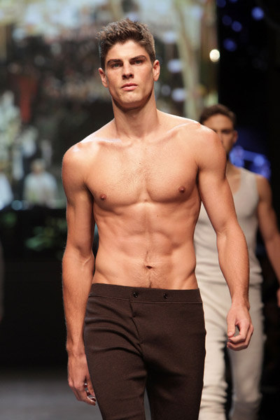 [Dolce+&+Gabbana+Menswear+Fall+2010+Collection+24.jpg]