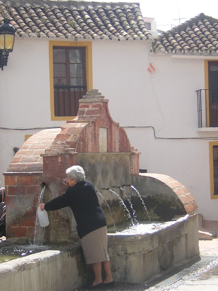 Fuente de la Sierra blanca