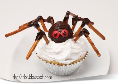 Spider Crawler Cupcakes