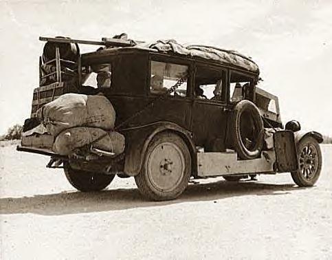 Migrant family stalled on road in Arizona going to Ca., 1937 - Photo-2