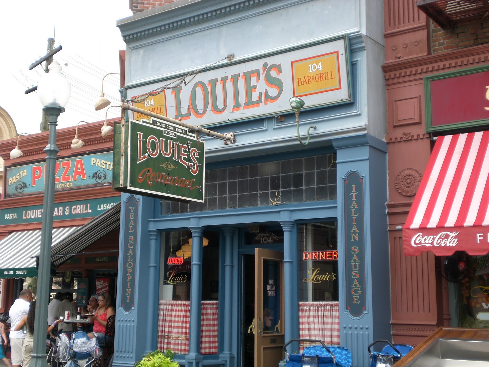 Food Finds and Flops: Louie&#39;s Italian, Universal Studios Florida