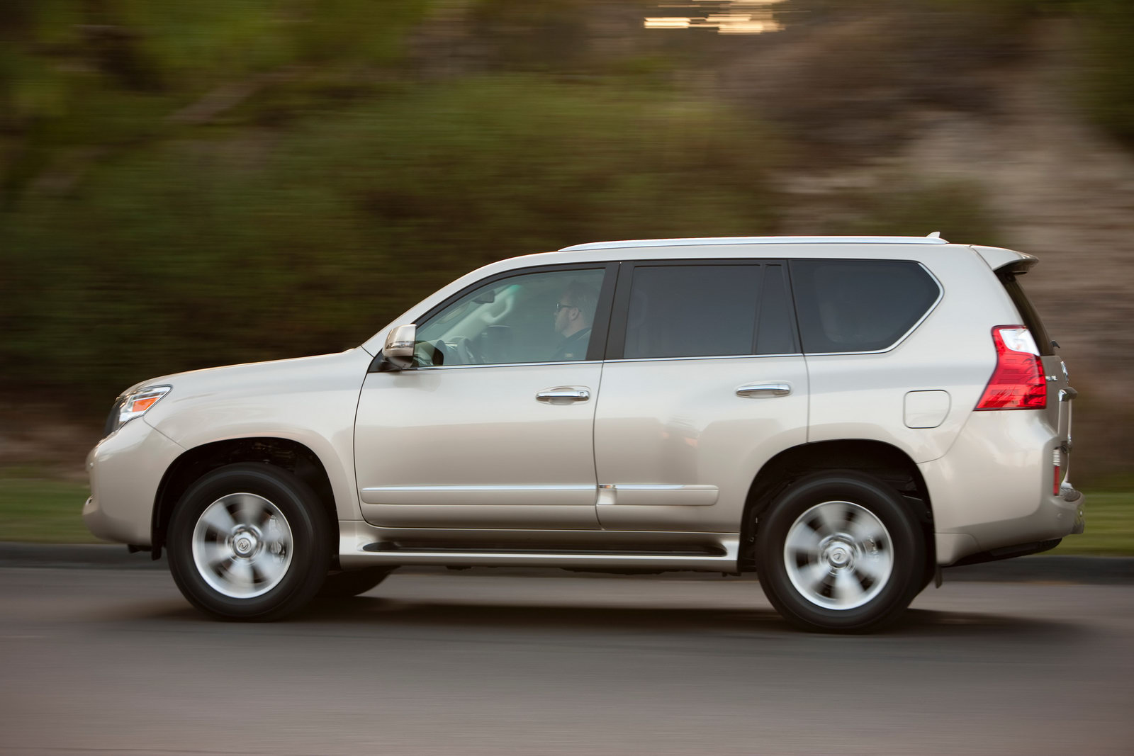 Consumer Reports Labels 2010 Lexus GX 460 as a "Safety Risk"