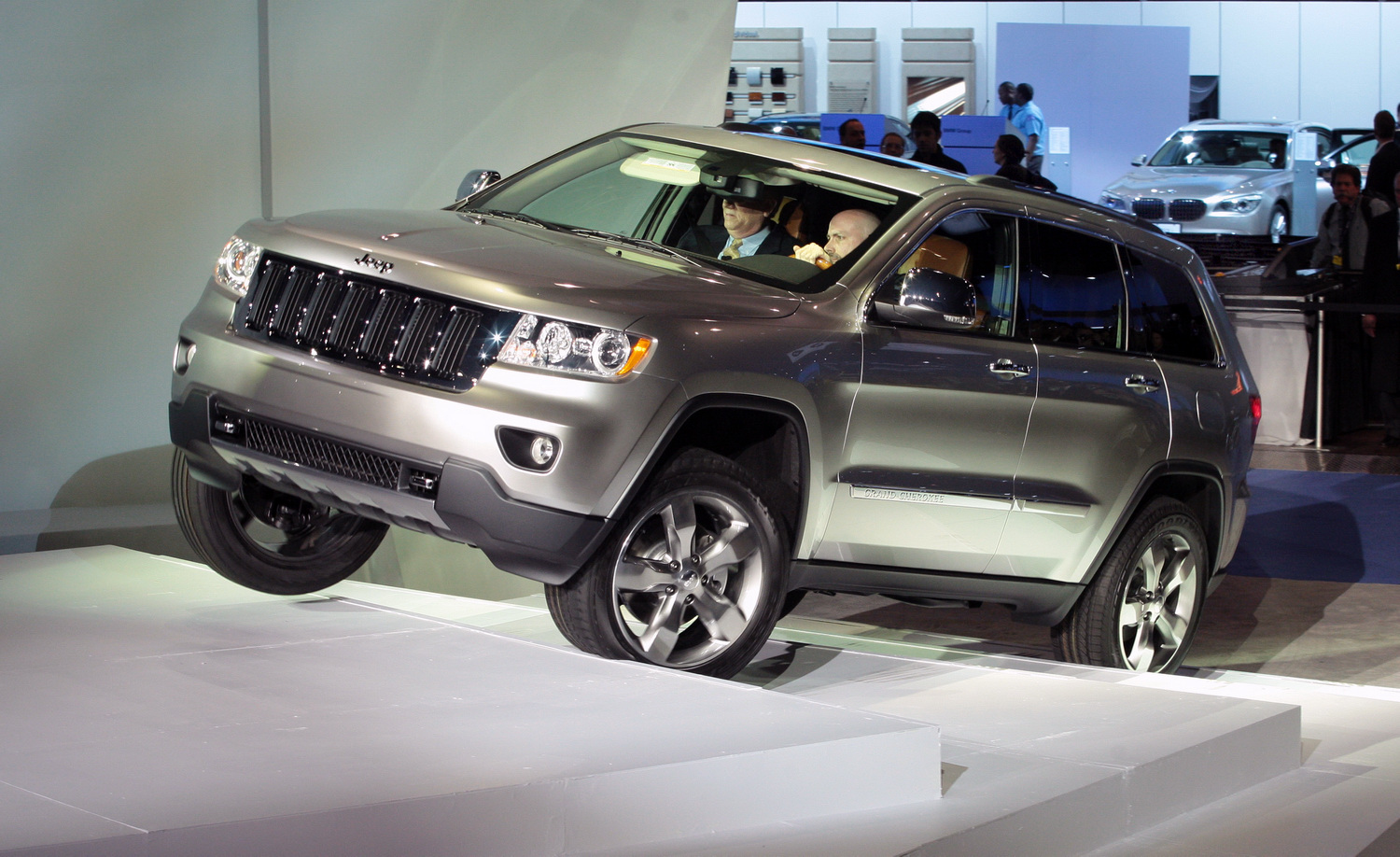 Live Photos of the new 2011 Jeep Grand Cherokee from New York