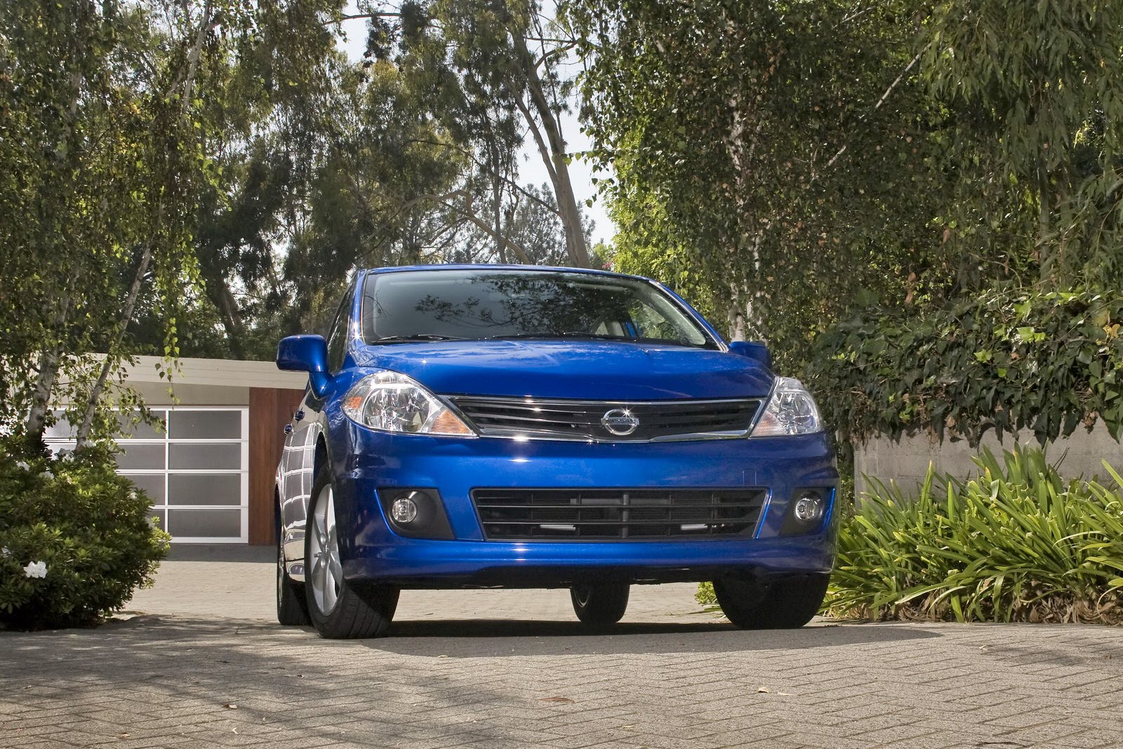 Carscoop, new cars, classics cars: 2011 Nissan Versa Sedan and