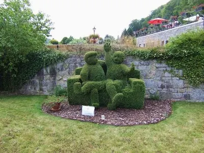 box trees sculptures in Durbuy