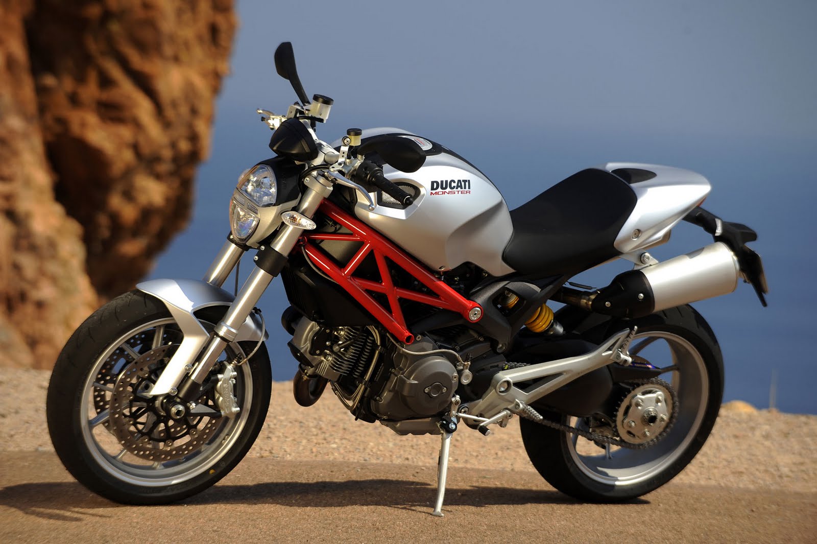 ducati 1100s monster