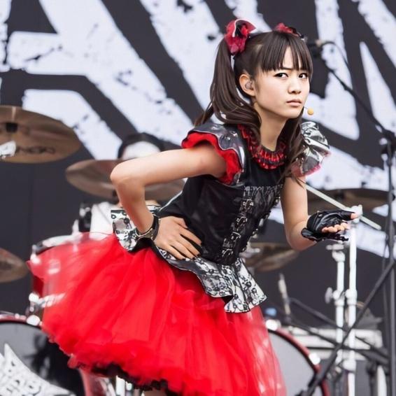 MOAMETAL displeased at audiences throwing things at the stage