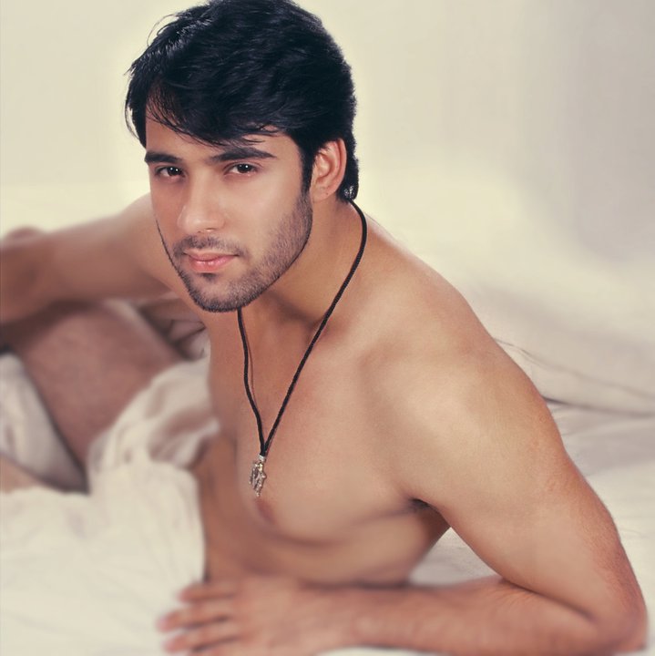 719px x 720px - Sexy Lollywood Men: Remembering the past