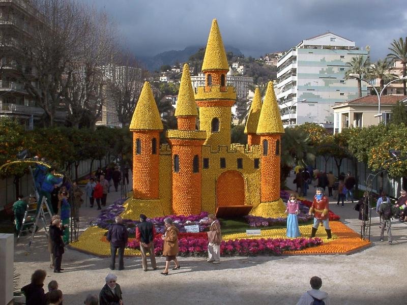 [orange_sculptures_007.jpg]