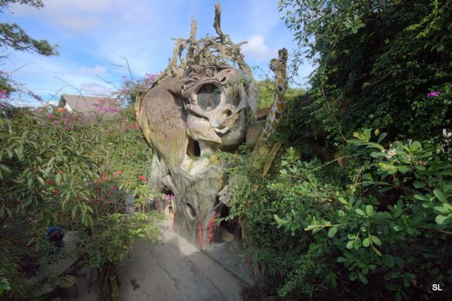 [hang_nga_crazy_house_09.jpg]