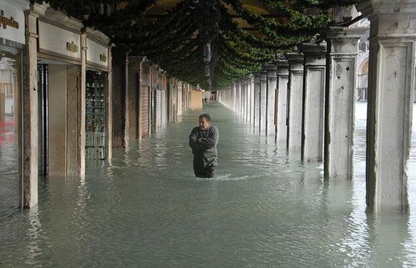 [Venice_Under_Water_01.jpg]