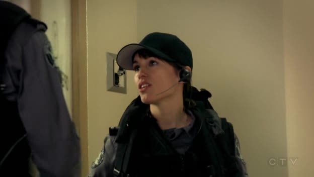 [Amy+Jo+Johnson+Flashpoint+30.jpg]