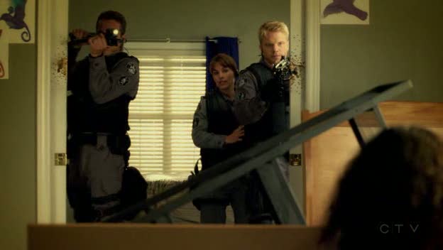 [Jules_Flashpoint+1x9+-+22.jpg]