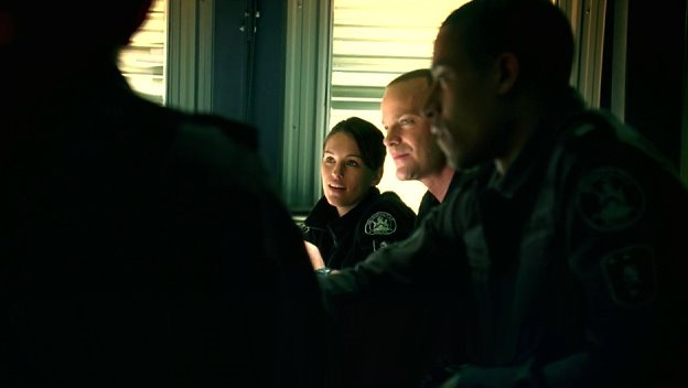 [Jules_Flashpoint+2x11+-+8.jpg]