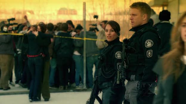 [Jules_Flashpoint+2x11+-+19.jpg]