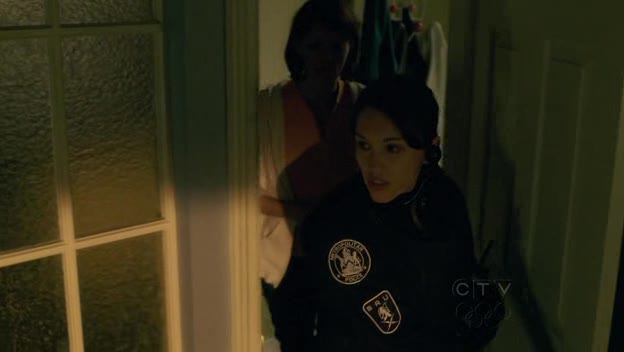 [Jules_Flashpoint+2x12+-+12.jpg]