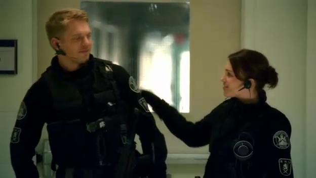 [Jules_Flashpoint+2x13+-+27.JPG]