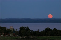 la Lune des moissons photographiée le 17 septembre 2005 à Georgoan Bay (USA). Document Steve Irvine.