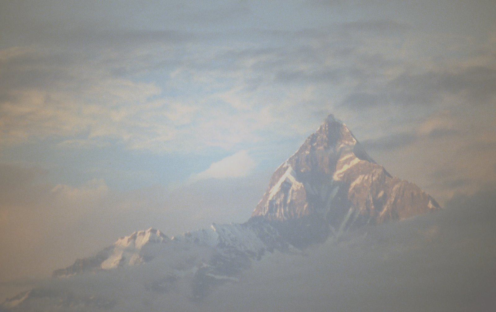 [Machhapuchhare,+view+from+Pokhara.jpg]