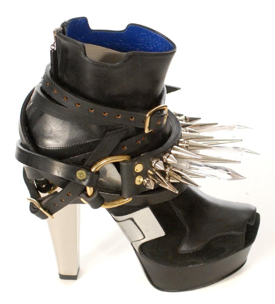 pama spike shoes