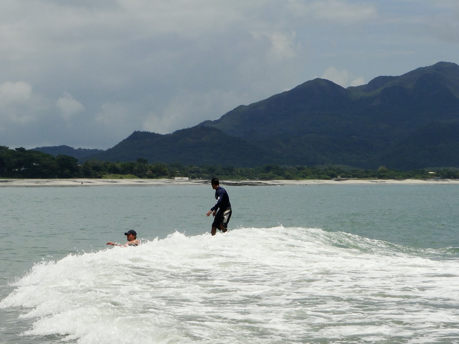 viviendo el SURF Caminar sobre el AGUA. LONGBOARD VES. Panamá.