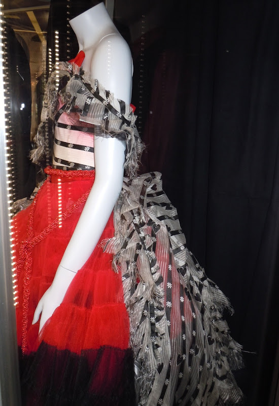 Mia Wasikowska's red Alice in Wonderland Um dress... | Hollywood Movie ...