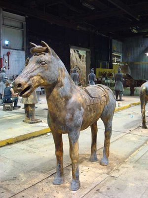 nick+petronzio%252C+sculpted+horse%252C+the+mummy+3.jpg