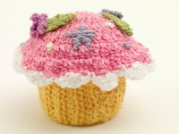 Free cupcake amigurumi crochet pattern