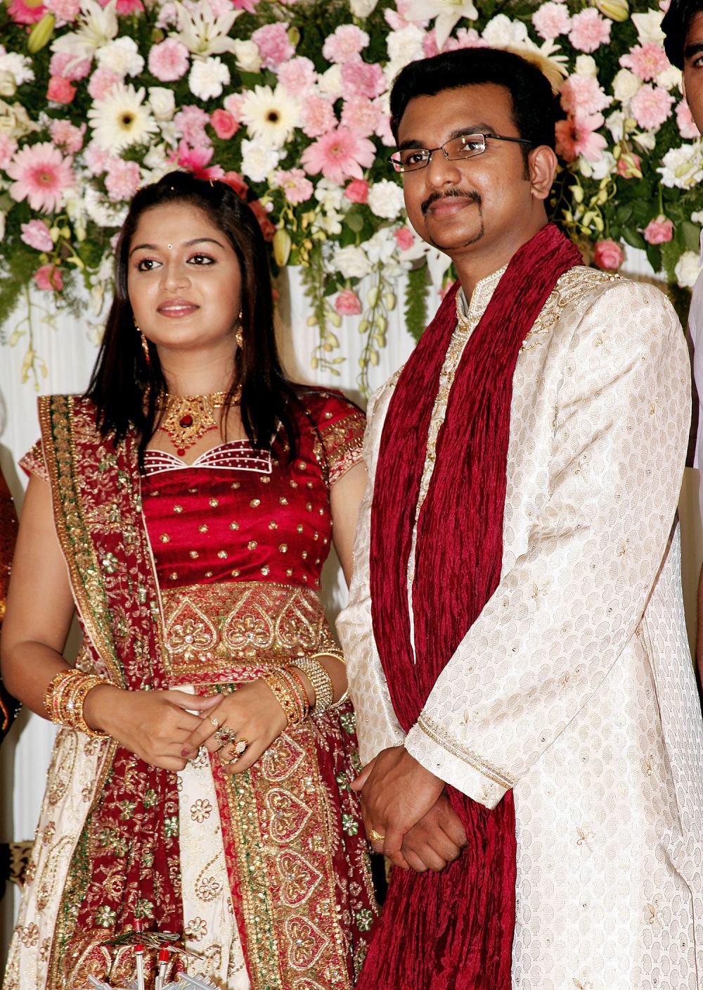 [karthika-marriage-engagement-photos_-stills_pics-_28_2.jpg]