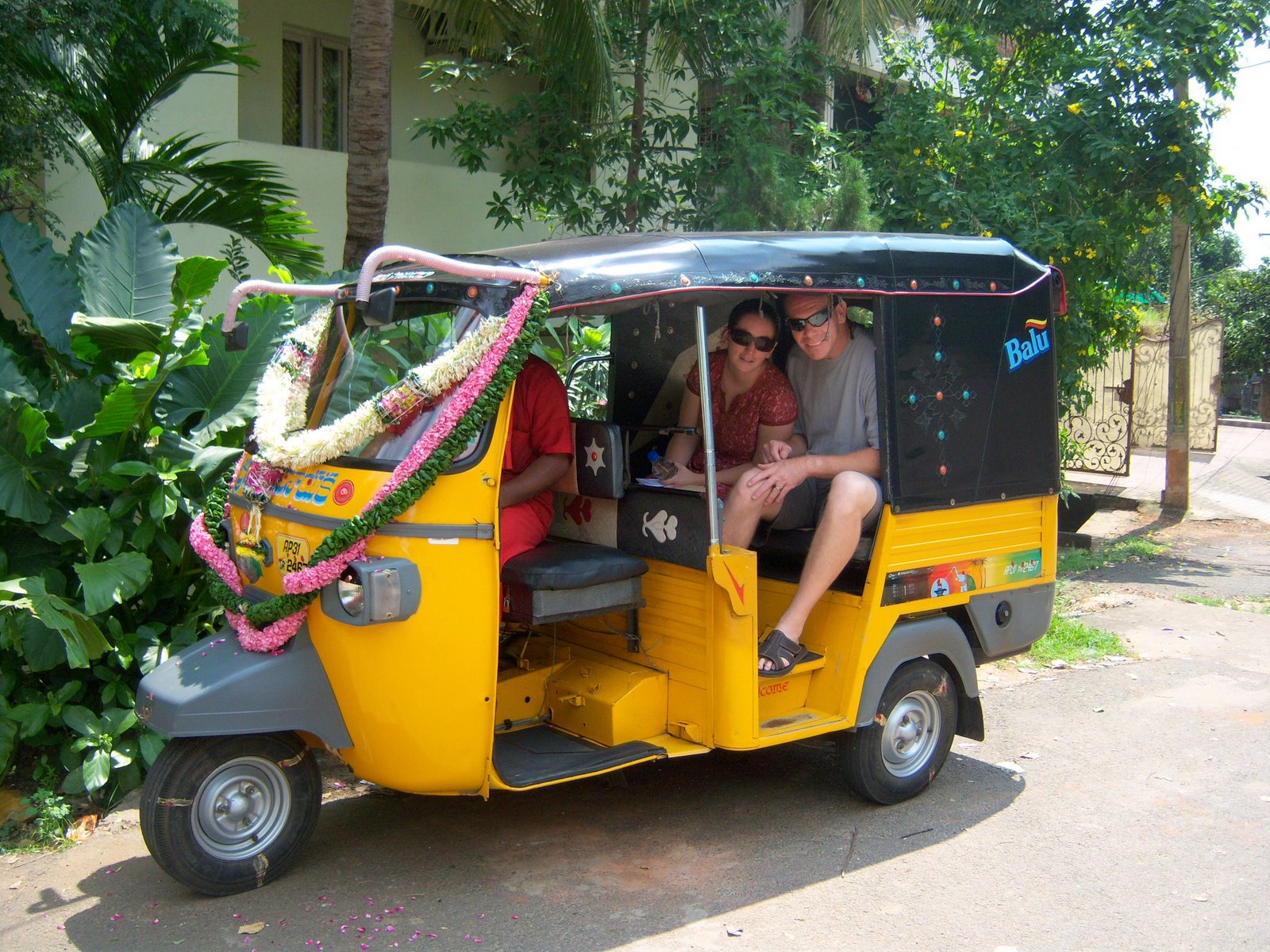 Trippin' out 'round the world: Auto ride...