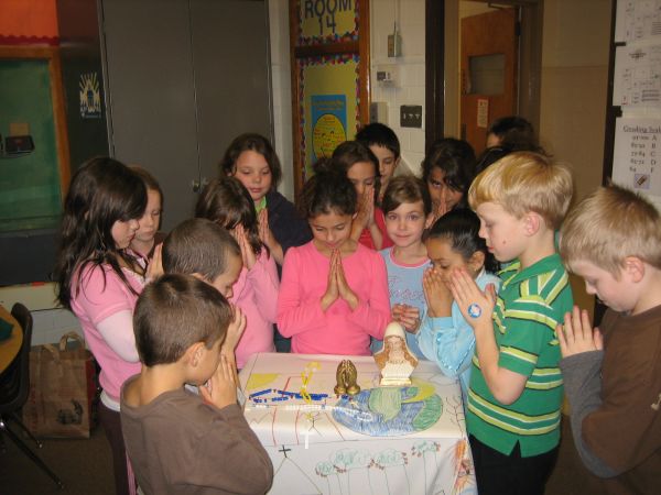 [2nd_grade_prayer_table.jpg]
